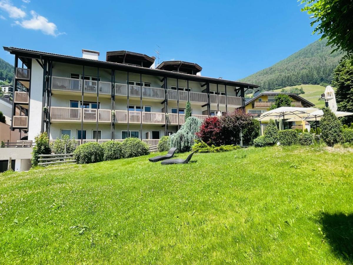 Residence Hotel Alpinum カンポ・トゥーレス エクステリア 写真
